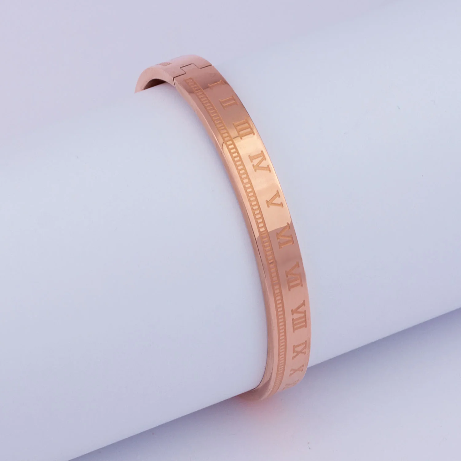 Lucius Oval Kada Bracelet - Image 11