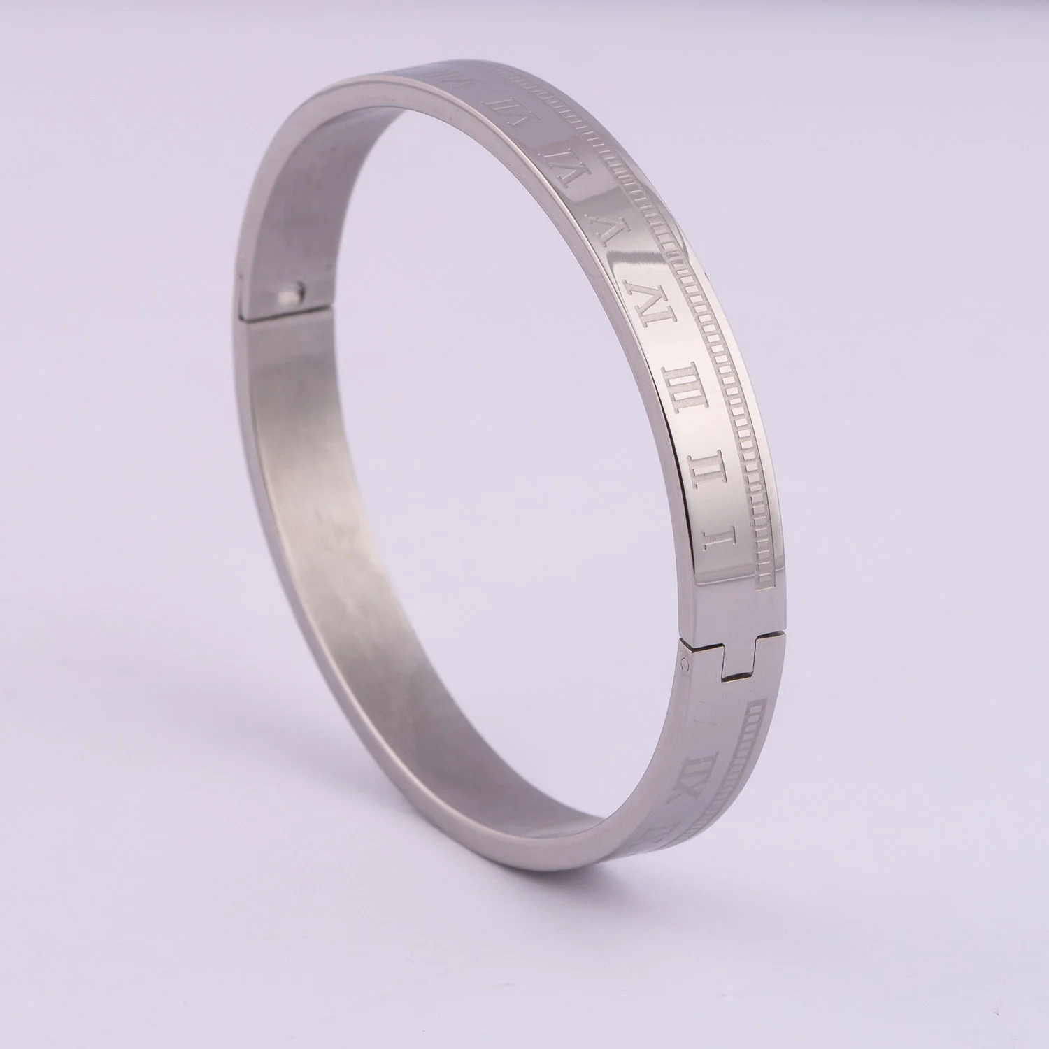 Lucius Oval Kada Bracelet - Image 4